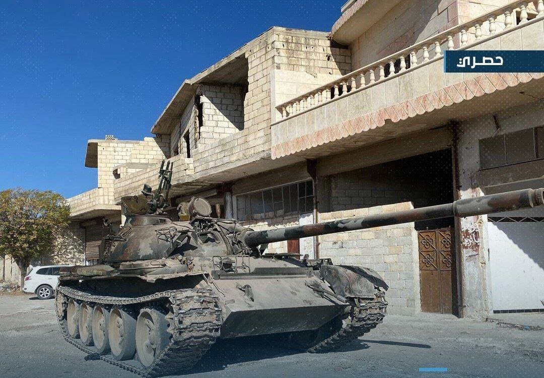 توپ و تانک ارتش سوریه به دست تروریستها افتاد/عکس