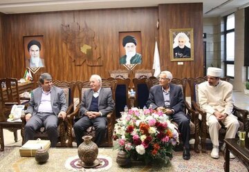 دیدار اعضای انجمن زرتشتیان با استاندار کرمان  دیدار اعضای انجمن زرتشتیان با استاندار کرمان