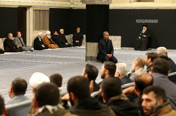 عکسی از پوشش متفاوت فرمانده کل سپاه /مخبر و عارف شکار دوربین ها شدند عکسی از پوشش متفاوت فرمانده کل سپاه /مخبر و عارف شکار دوربین ها شدند