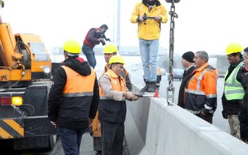 ۲۱ کیلومتر حفاظ بتنی در محورهای شریانی هرمزگان نصب شد ۲۱ کیلومتر حفاظ بتنی در محورهای شریانی هرمزگان نصب شد