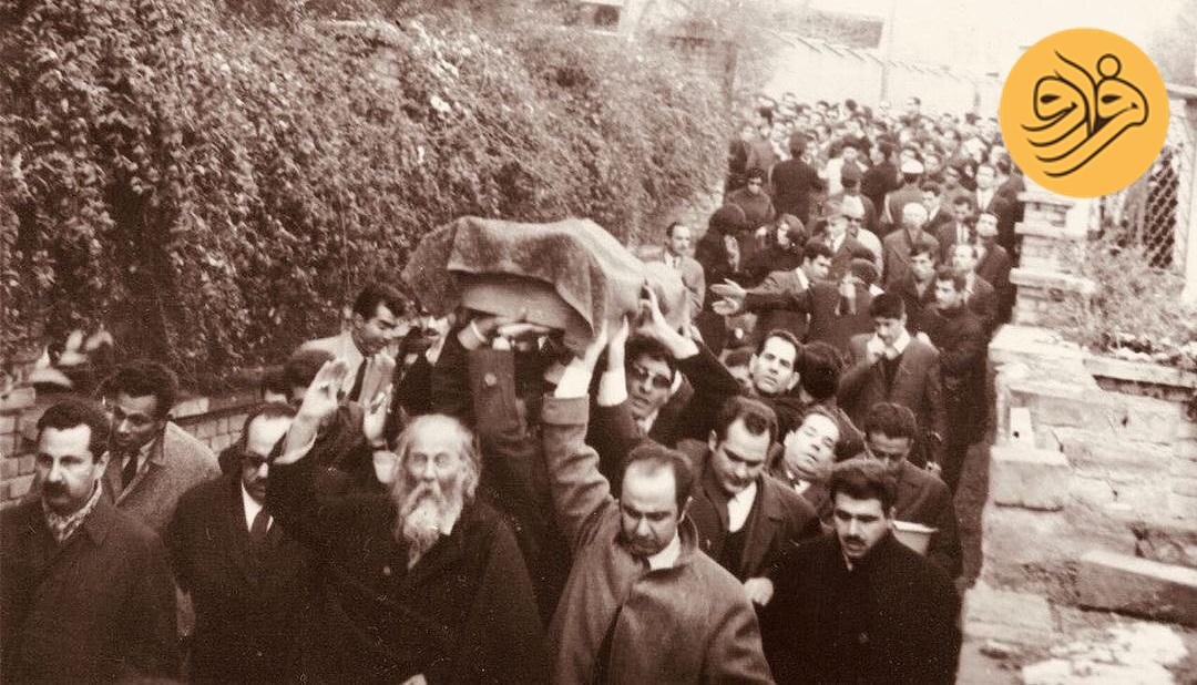 تشییع جنازه فروغ فرخزاد ورودی قبرستان ظهیرالدوله/ عکس