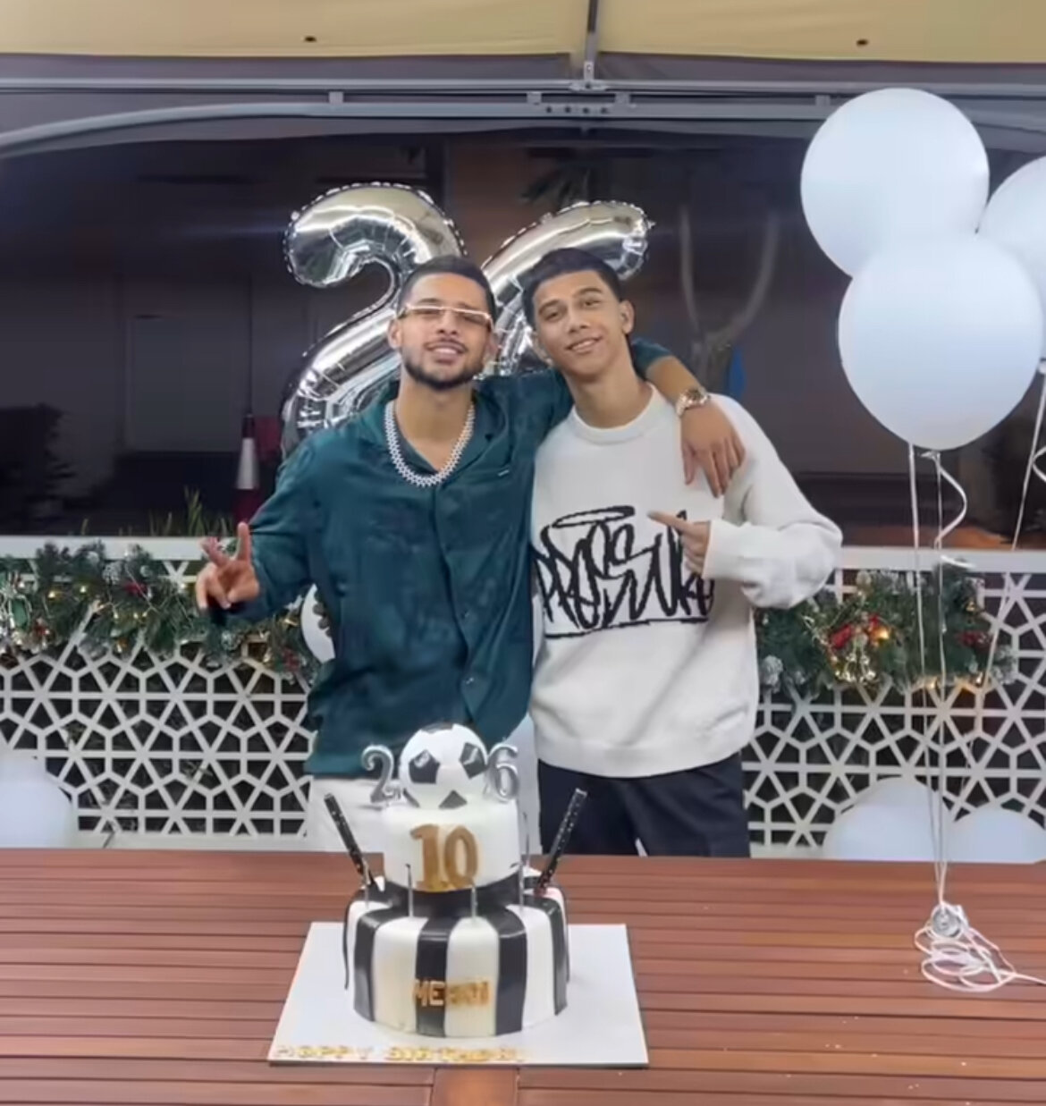 عکس | قایدی و برادرش در جشن تولد؛ شباهت جالب برادر کوچکتر به باشو