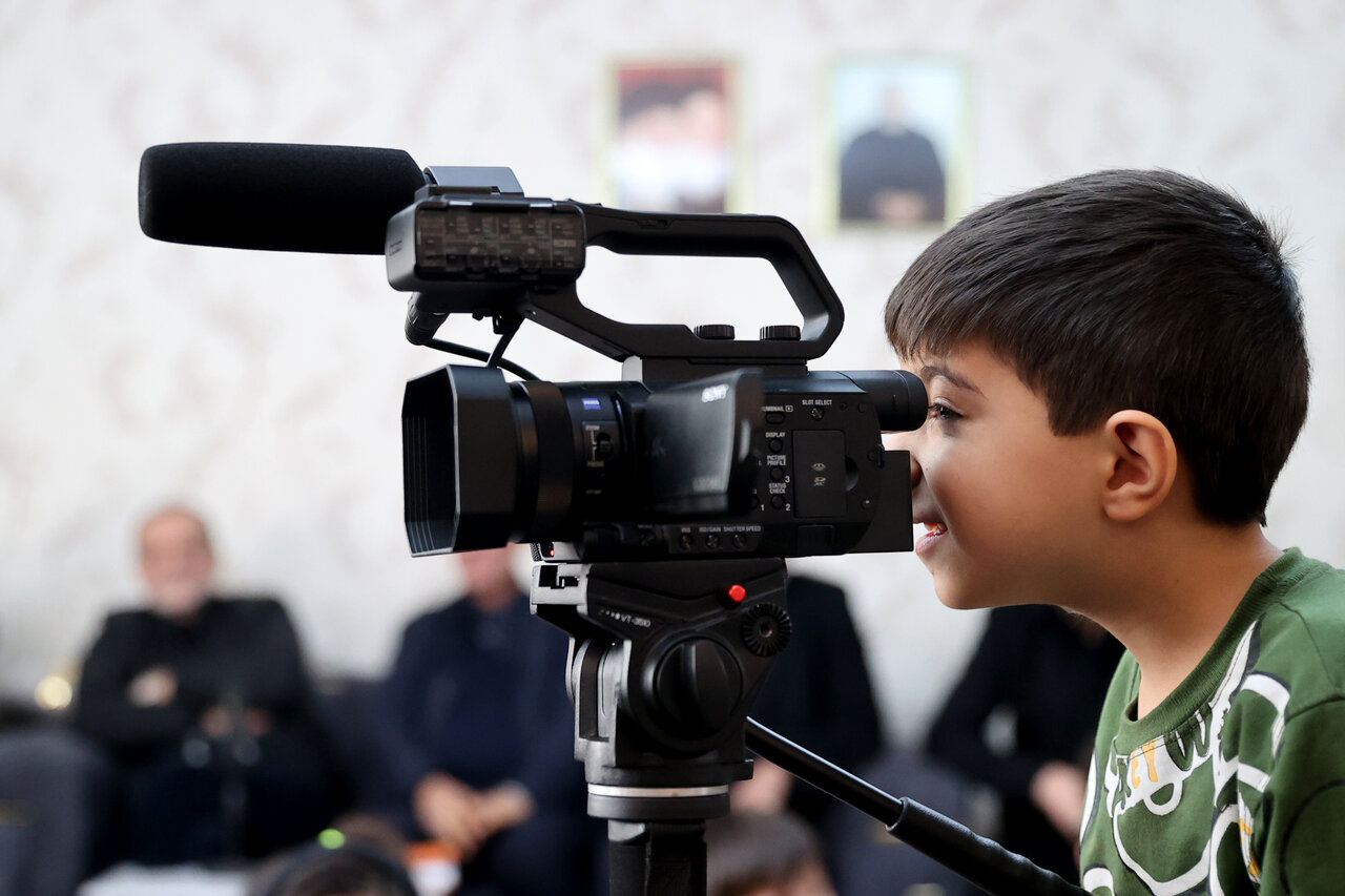 تصاویر بازدید سرزده رئیس جمهوری از یک خیریه/ خوش و بش پزشکیان با کودکان مرکز نگهداری از معلولین بیسرپرست