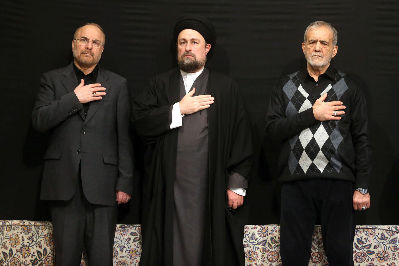 عکسی از سینه زنی پزشکیان، سیدحسن خمینی و قالیباف در بیت رهبری /فرمانده کل سپاه با لباس غیرنظامی آمد