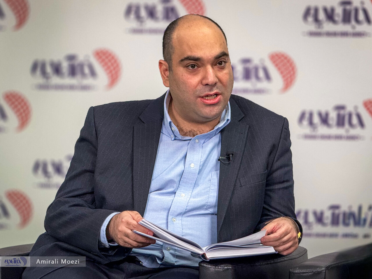 ترکیه و تأثیر قوام‌السلطنه در حفظ آذربایجان

در تاریخ معاصر، ترکیه به عنوان یک بازیگر کلیدی در روندهای سیاسی و اقتصادی منطقه آذربایجان شناخته می‌شود. یکی از شخصیت‌های مهم این دوران، قوام‌السلطنه بود که نقش مؤثری در نجات و تثبیت وضعیت آذربایجان ایفا کرد. اقدامات قوام‌السلطنه و ارتباطات او با ترکیه، به عنوان یک پیوند حیاتی، به ثبات و امنیت این سرزمین کمک شایانی کرد.