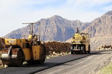 اجرای ۵۸۰۰ میلیارد ریال عملیات لکه گیری و روکش آسفالت محورهای مواصلاتی استان آذربایجان‌غربی