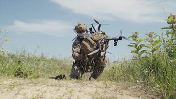 ساخت پهپاد جنگی با چند سلاح ساده / عکس ساخت پهپاد جنگی با چند سلاح ساده / عکس