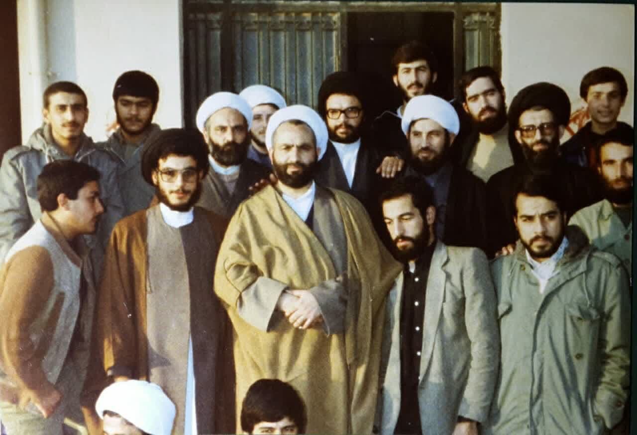 عکس | حاج آقای قرائتی و سید حسن نصرالله در دوران جوانی