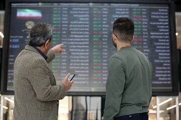 ریزش بورس تهران ادامه دارد؟/ صمدی: بازار سرمایه پتانسیل رسیدن به سطح 3 میلیون واحد را دارد