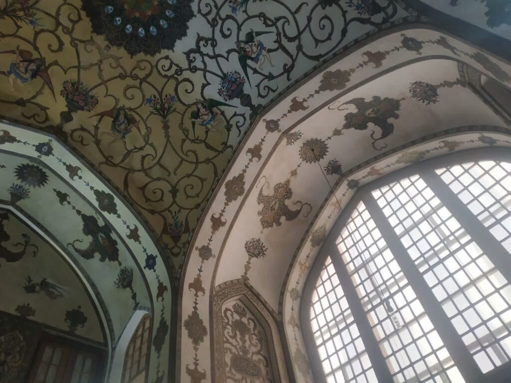 آشنایی با خانه تاریخی «هارونیه» در اصفهان/ از تلفیق هنرمندانه نقاشی و معماری تا «پرترههای قاجری» و «چشم و نظر»