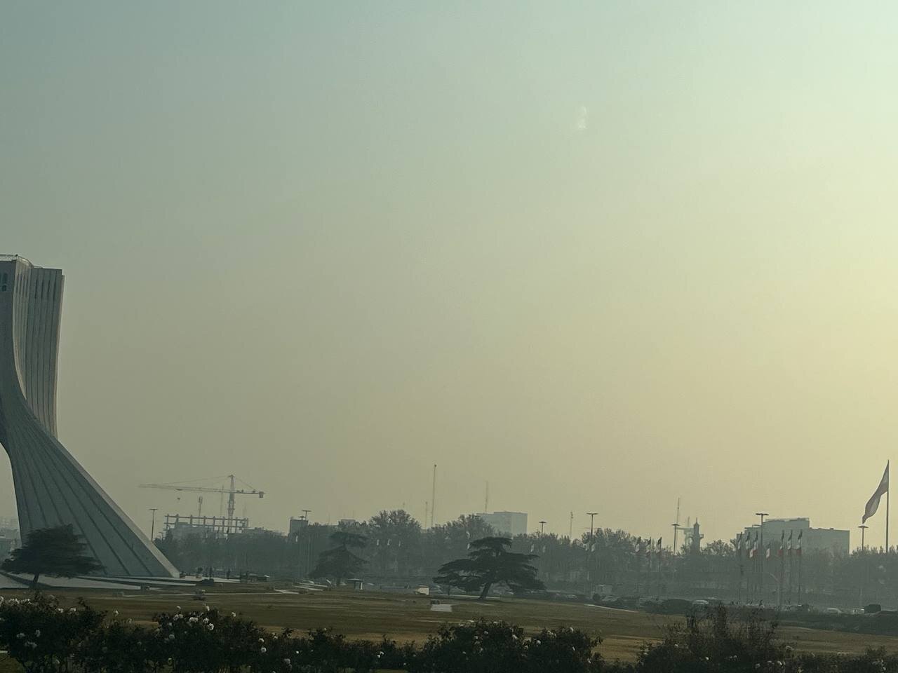 غیب شدن برج میلاد از میدان آزادی/آلودگی هوا از آزادی تا انقلاب غیب شدن برج میلاد از میدان آزادی/آلودگی هوا از آزادی تا انقلاب