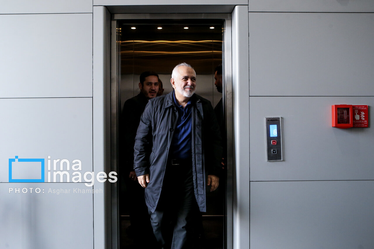 تصاویری از ظریف در سینما /علت چه بود؟