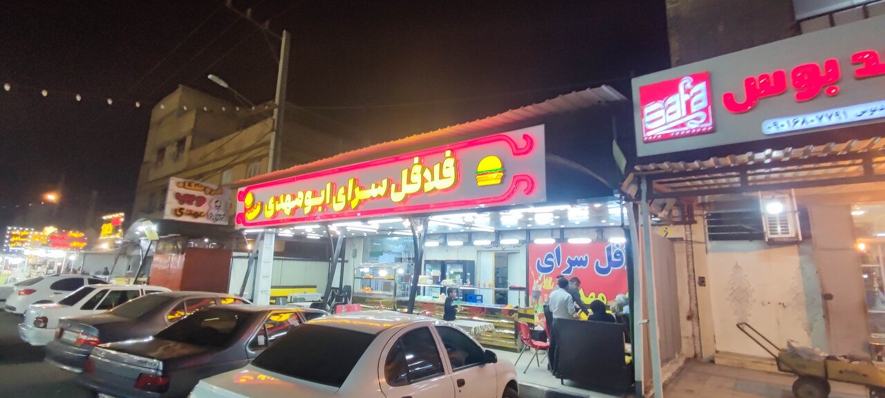 گزارش تصویری از لشکرآباد اهواز؛ خیابان فلافل و سمبوسه و کباب