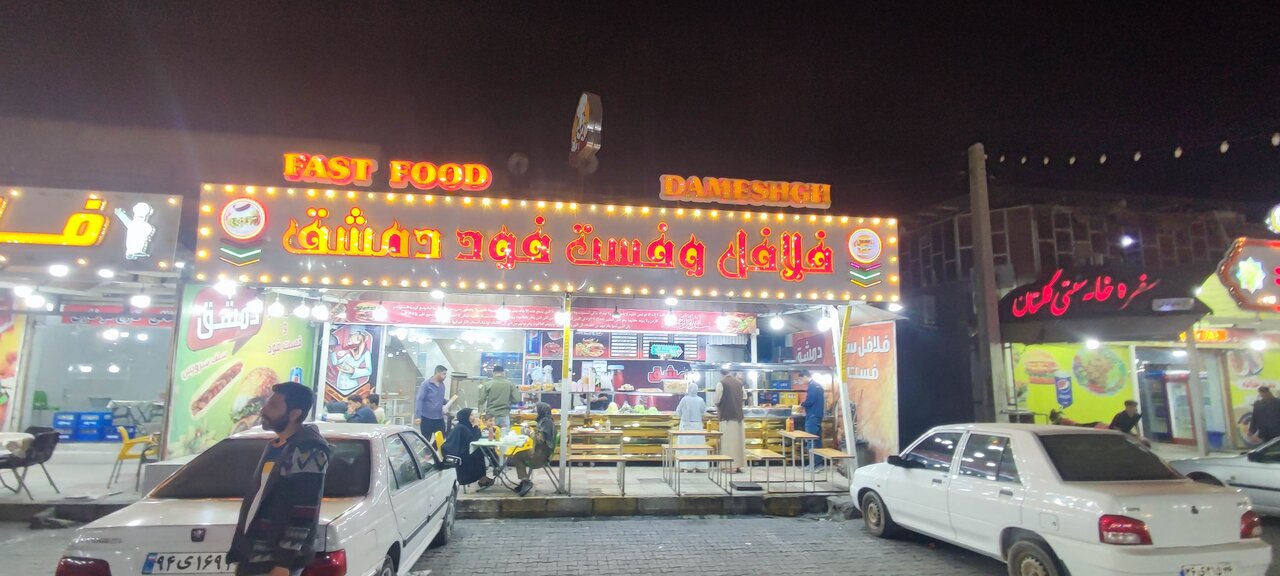 گزارش تصویری از لشکرآباد اهواز؛ خیابان فلافل و سمبوسه و کباب