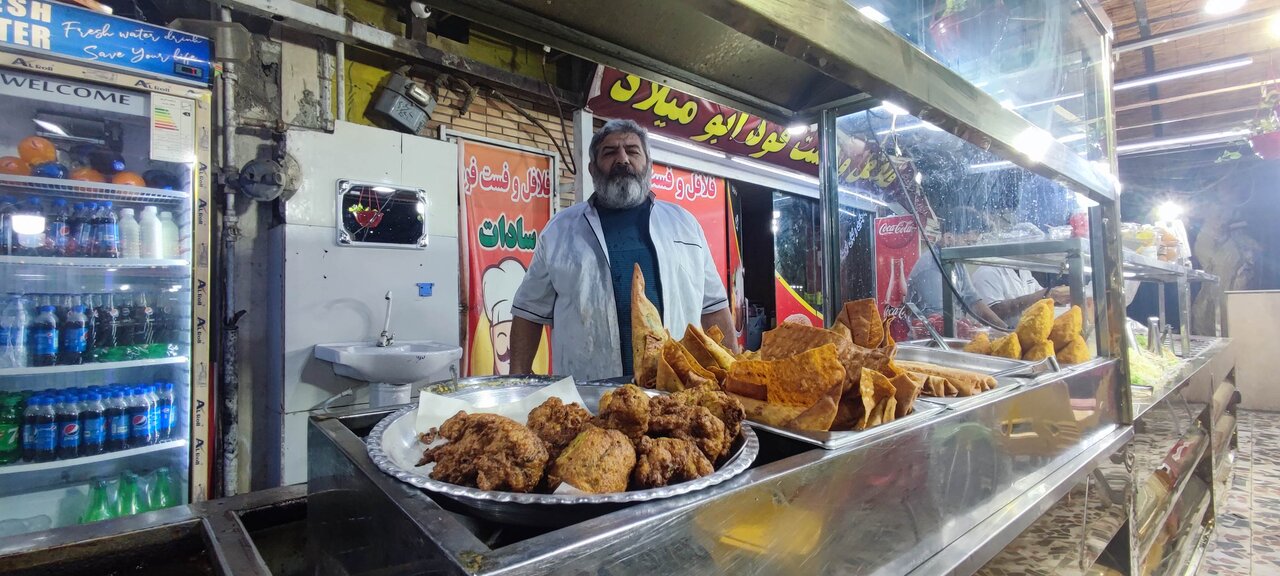 گزارش تصویری از لشکرآباد اهواز؛ خیابان فلافل و سمبوسه و کباب