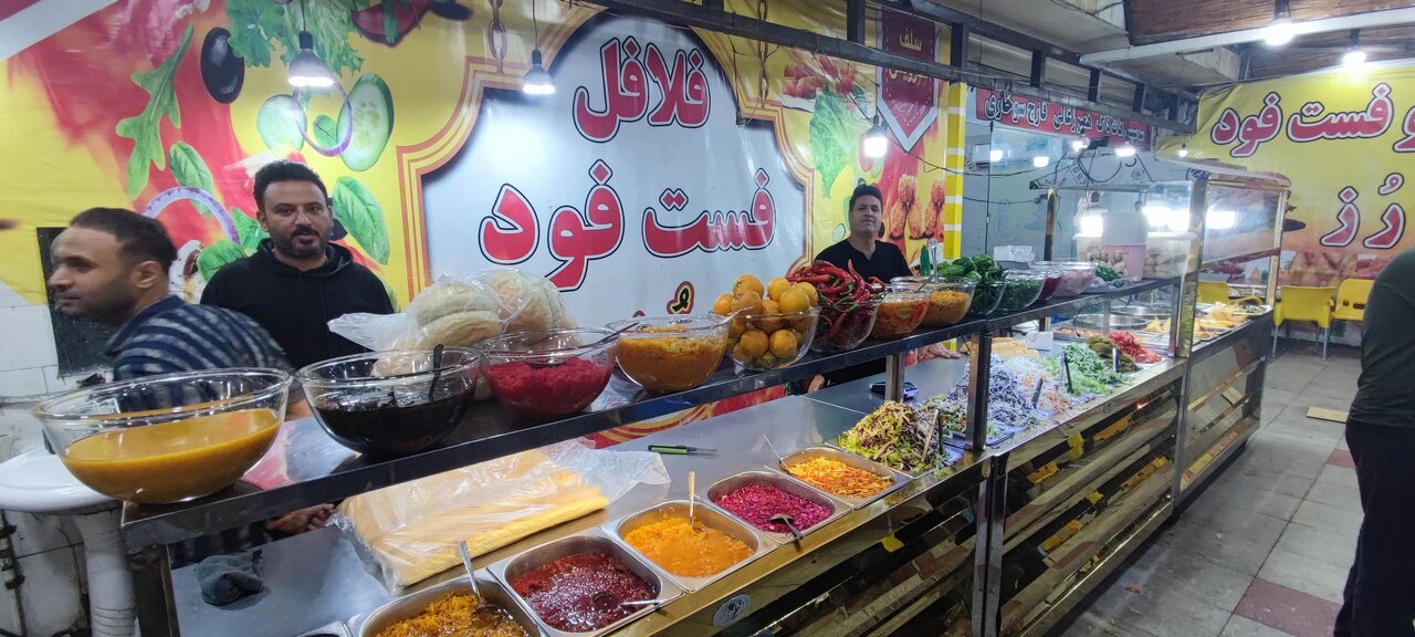 گزارش تصویری از لشکرآباد اهواز؛ خیابان فلافل و سمبوسه و کباب