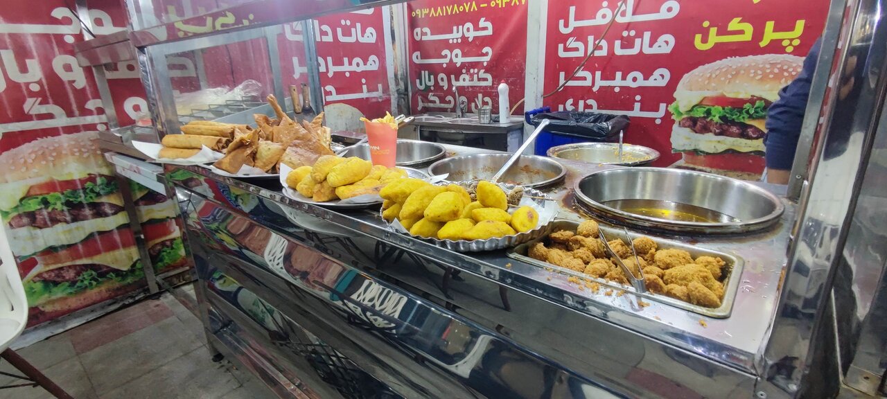 گزارش تصویری از لشکرآباد اهواز؛ خیابان فلافل و سمبوسه و کباب