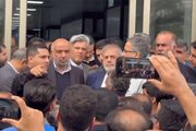 ببینید | حضور وزیر کار در بین کارگران پتروشیمی‌های ماهشهر و شنیدن صحبت‌ها و دغدغه‌هایشان
