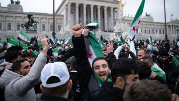 سردار سنایی راد: هم بشار اسد و هم مردم سوریه اشتباه کردند/بی تفاوتی مردم سوریه به ورود مسلحین به کشورشان مصداق رقص با گرگ ها است سردار سنایی راد: هم بشار اسد و هم مردم سوریه اشتباه کردند/بی تفاوتی مردم سوریه به ورود مسلحین به کشورشان مصداق رقص با گرگ ها است