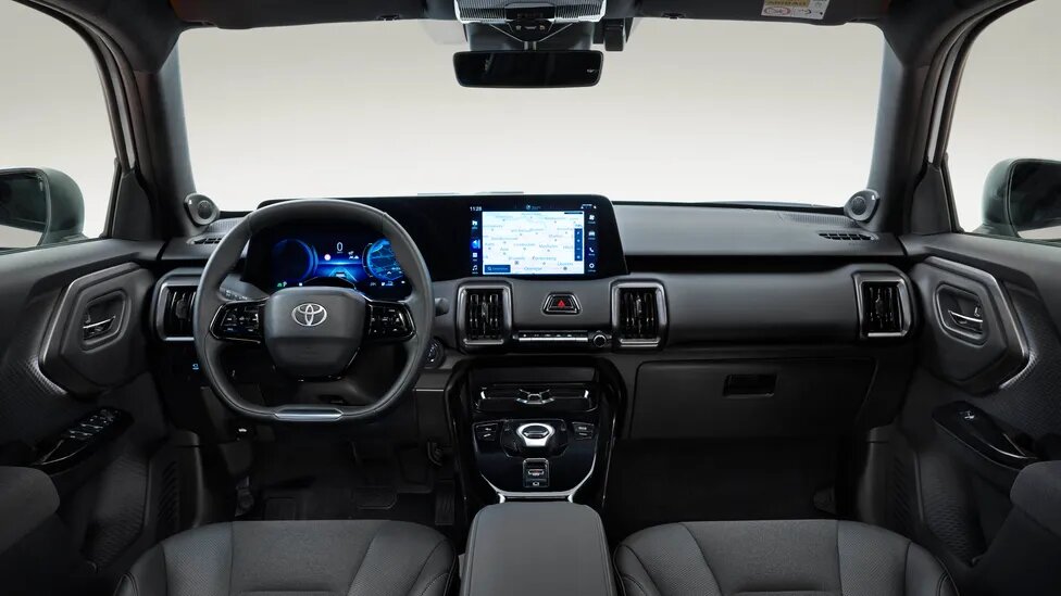 اوربنکروز، شاسی بلند جدید تویوتا / عکس