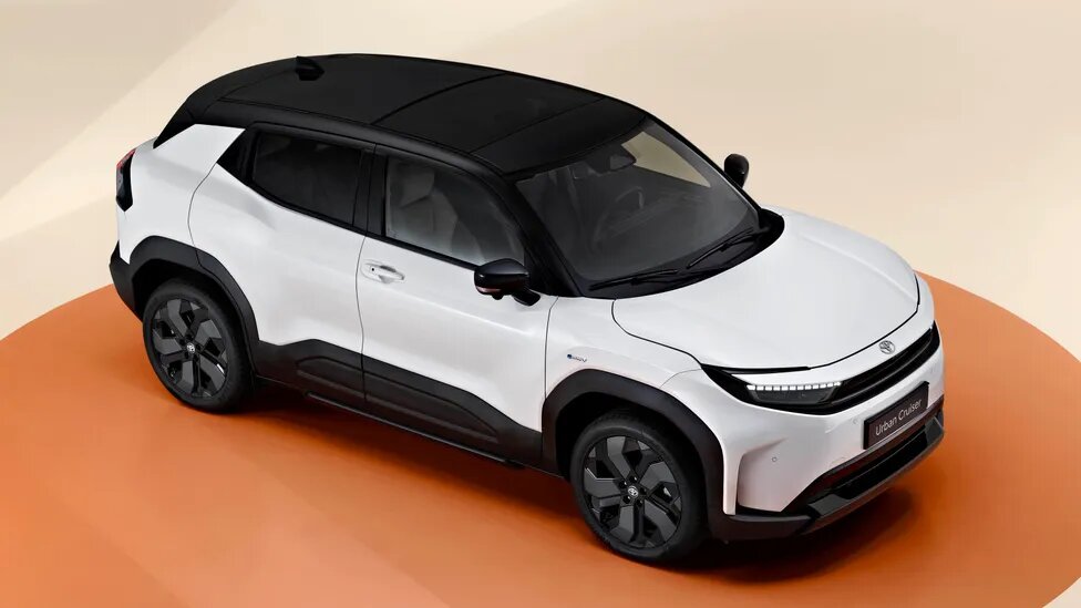 اوربنکروز، شاسی بلند جدید تویوتا / عکس