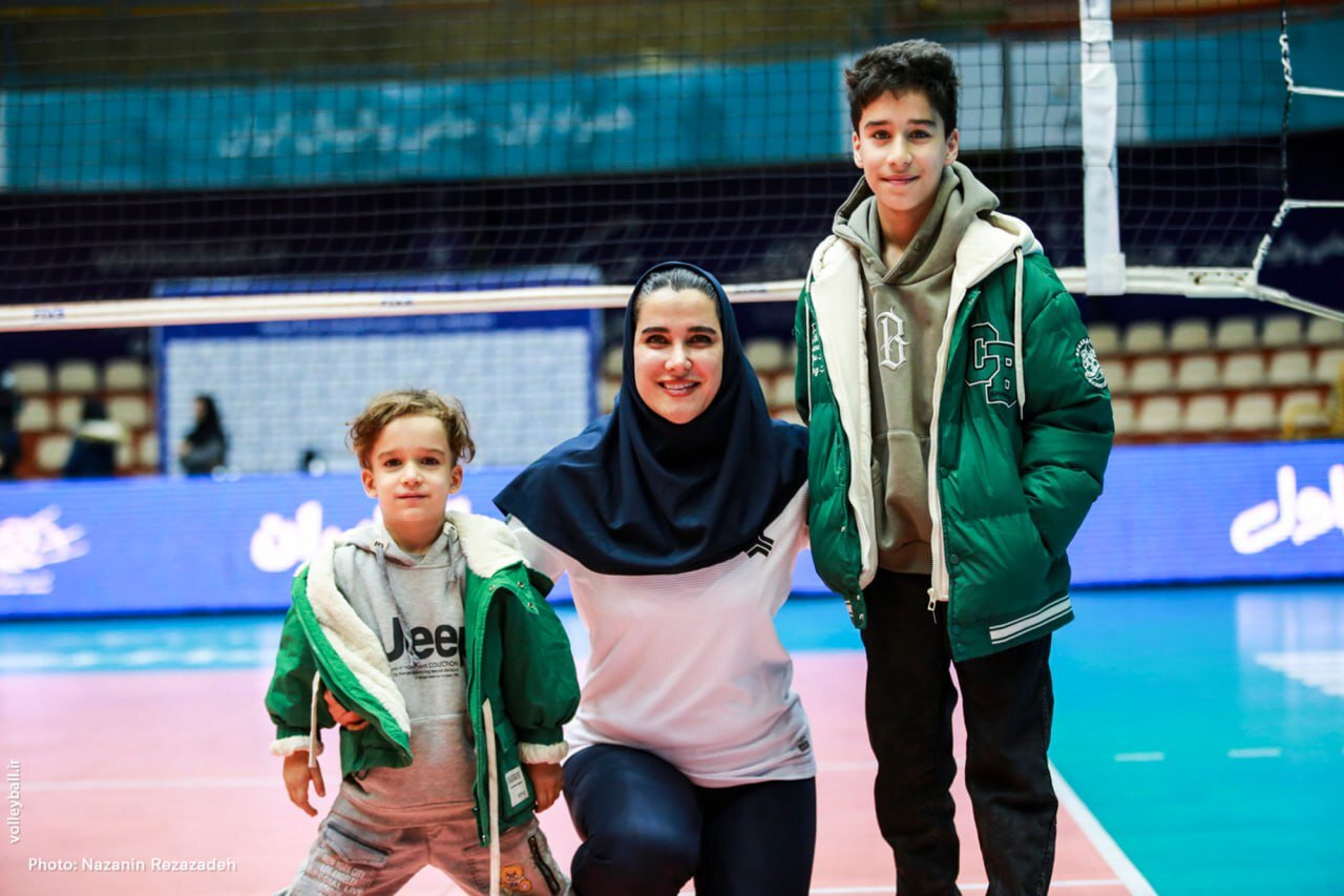 عکس | جشن سرمربی لیگ برتری با فرزندانش