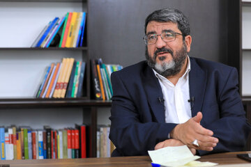 این حامی سعید جلیلی سال های جنگ به آمریکا رفت و بعد از جنگ بازگشت/ به جای رفتن جلوی تیر، رفتن به آمریکا را ترجیح داد/ خودتان را به آن راه زده اید؟!