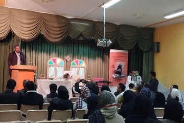 ۲ کتاب از یک نویسنده در چهارمحال و بختیاری رونمایی شد