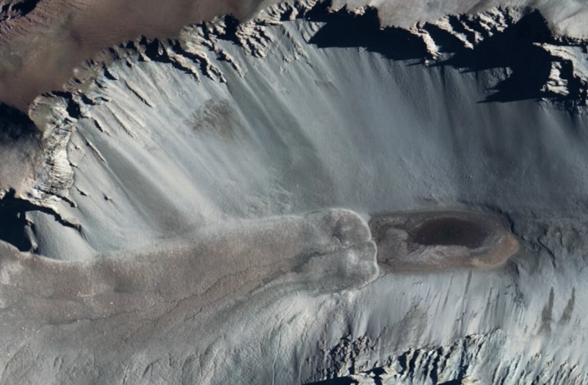 آبگیری که با سرمای بیش از منفی ۵۰ درجه هم یخ نمیزند/ عکس