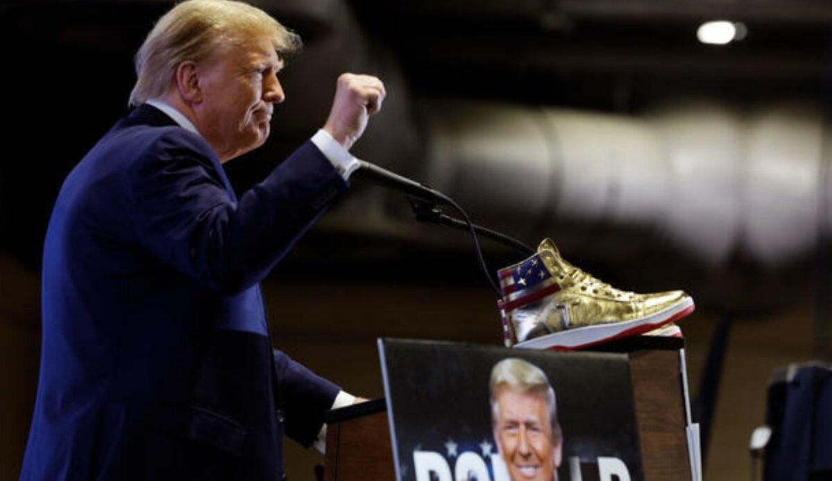 رونمایی از عطر جدید ترامپ/ «مبارزه، مبارزه، مبارزه»/ عکس