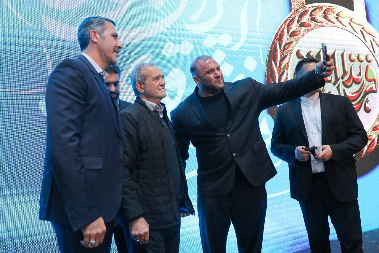 عکس| قویترین مرد ورزش کنار مسعود پزشکیان