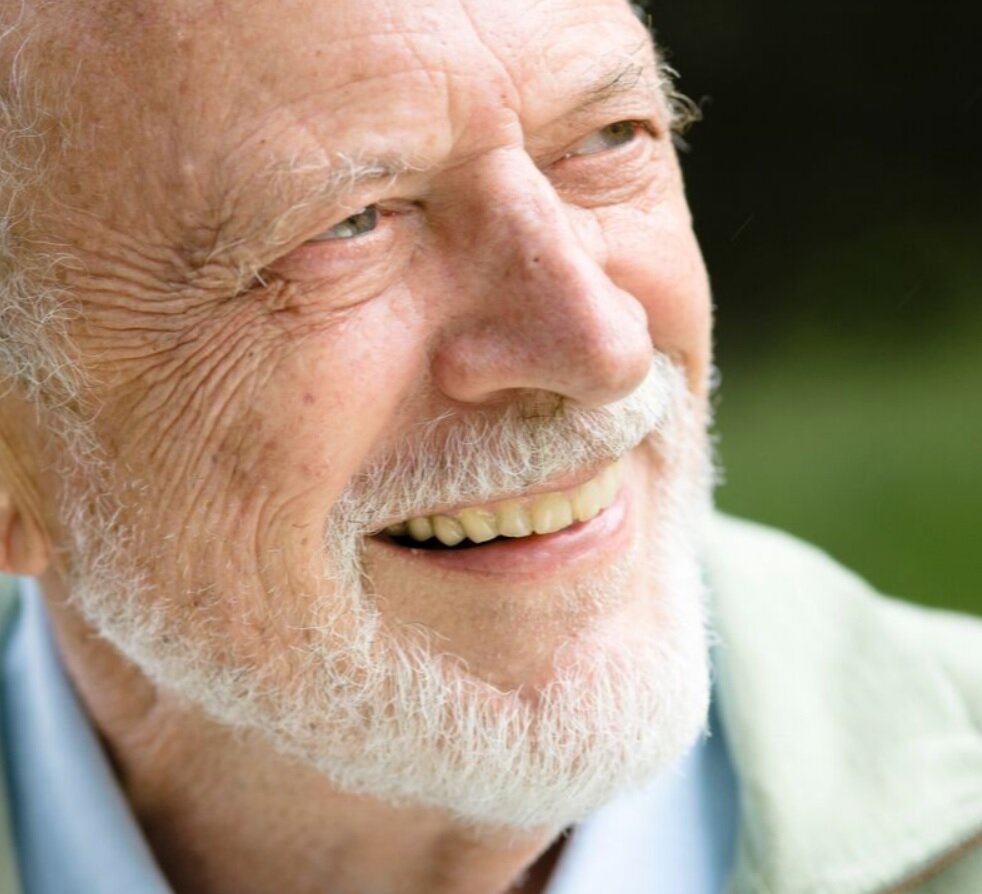 چهار دلیل مهم برای زردی آزاردهنده دندانها