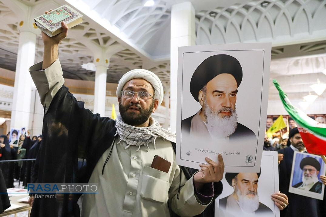 تصاویری از تجمع طلبه ها در قم/ ماجرا چه بود؟