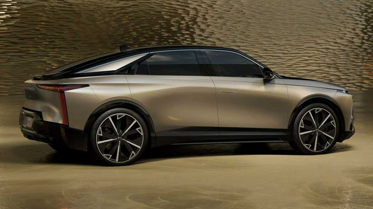 تمسخر آئودی و بیامو توسط خودروساز فعال در ایران