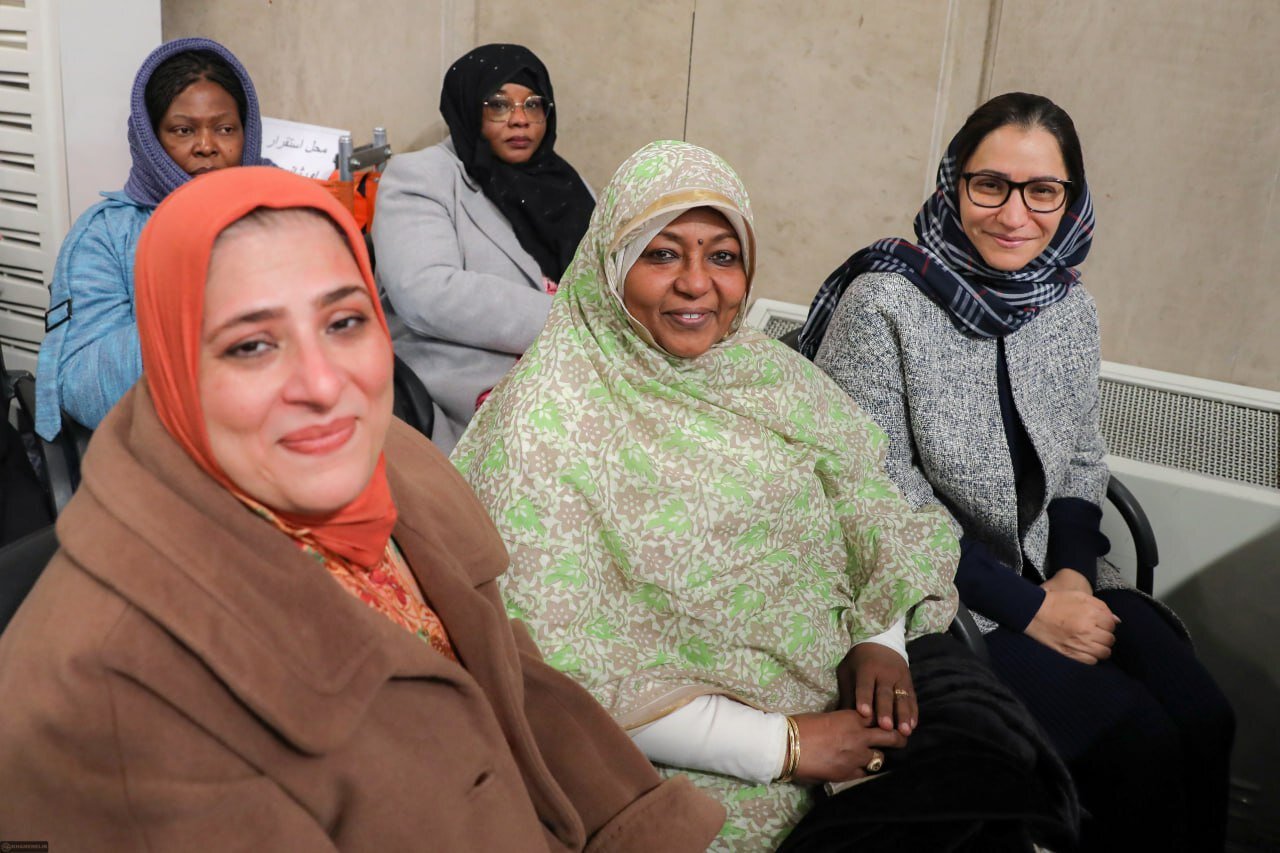 حضور زنان خارجی در بیت رهبری/ این ورزشکار زن ایرانی هم بود+ تصاویر