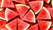 ببینید | روش تقلب یک فروشنده در ترکیه برای قرمز نشان دادن هندوانه!