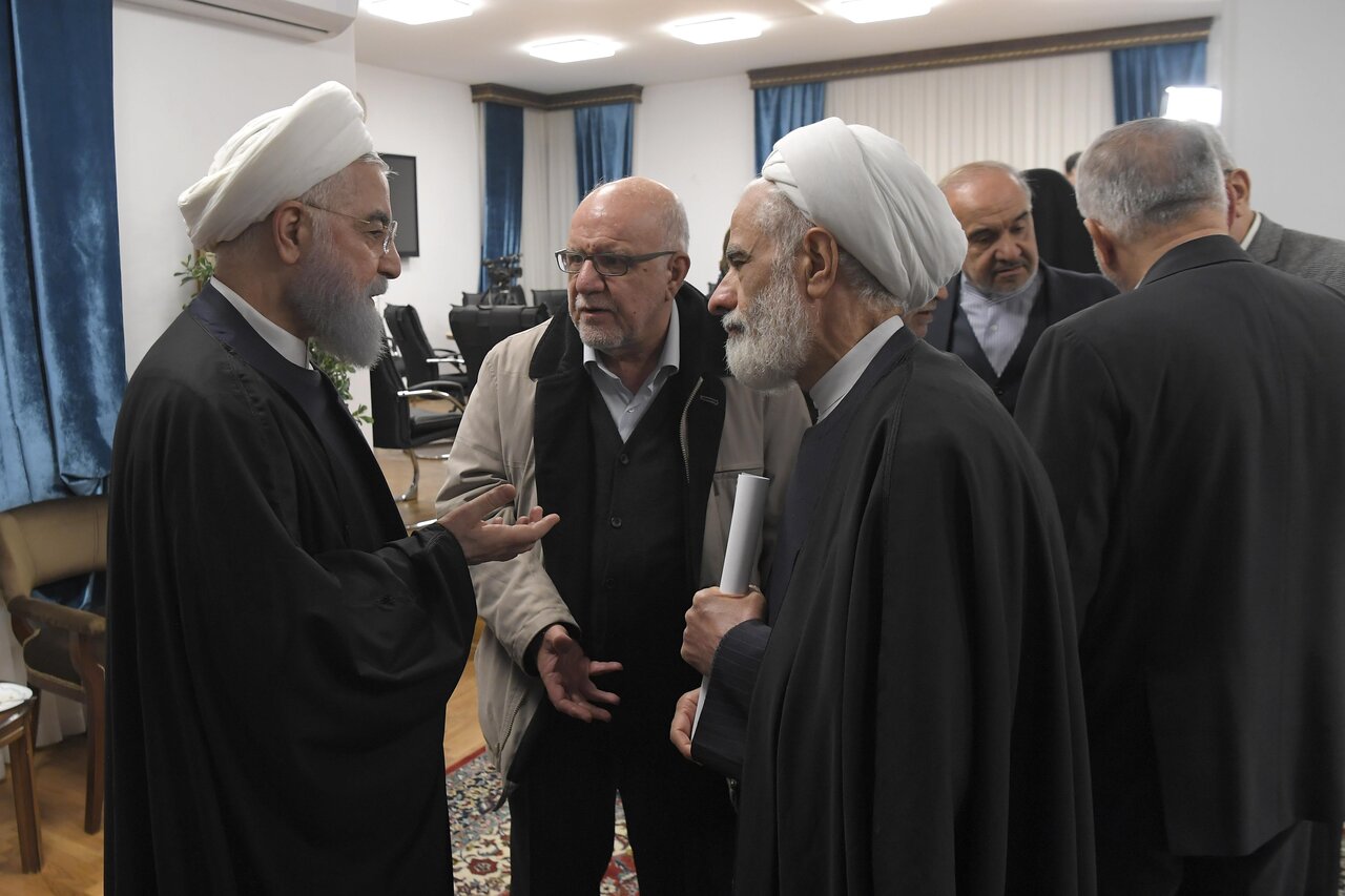 خوش و بش روحانی با وزیر پزشکیان/ هم ظریف آمد هم جهانگیری/ زنگنه تیپ زمستانی زد، جنتی کنار نوبخت نشست+تصاویر