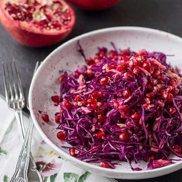 یک سالاد کمهزینه، راحت و خوشمزه برای شب یلدا