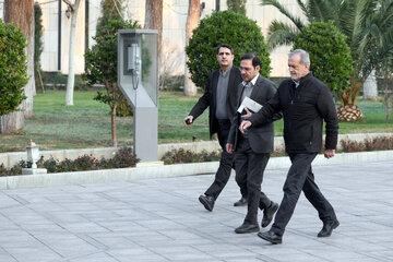 دیدار پزشکیان با رهبر انقلاب درباره قانون حجاب صحت دارد؟/ یک روایت درباره دیدار رئیس جمهور با خاتمی، ناطق نوری، سیدحسن خمینی، روحانی و جهانگیری دیدار پزشکیان با رهبر انقلاب درباره قانون حجاب صحت دارد؟/ یک روایت درباره دیدار رئیس جمهور با خاتمی، ناطق نوری، سیدحسن خمینی، روحانی و جهانگیری