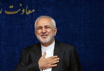 ظریف: پزشکیان توانست کشور را از جنگ دور کند / گناه من این است که بازی برخی ها برای به قهر کشاندن مردم را بهم زدم؟/ چرا نباید با خارج گفتگو کنیم