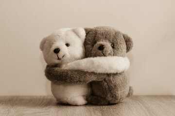 همه خوبیهای بغل کردن همه خوبیهای بغل کردن