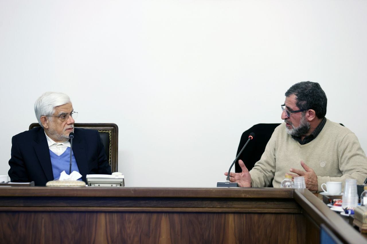 تصاویری از دیدار عارف با هیأت رئیسه جبهه اصلاحات/ محسن آرمین و شکوری راد هم بودند