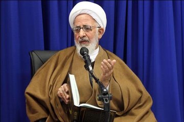 آیت الله جوادی آملی: اگر کسی خود را دانا پنداشت، از کتاب و سنت استفاده نمیکند