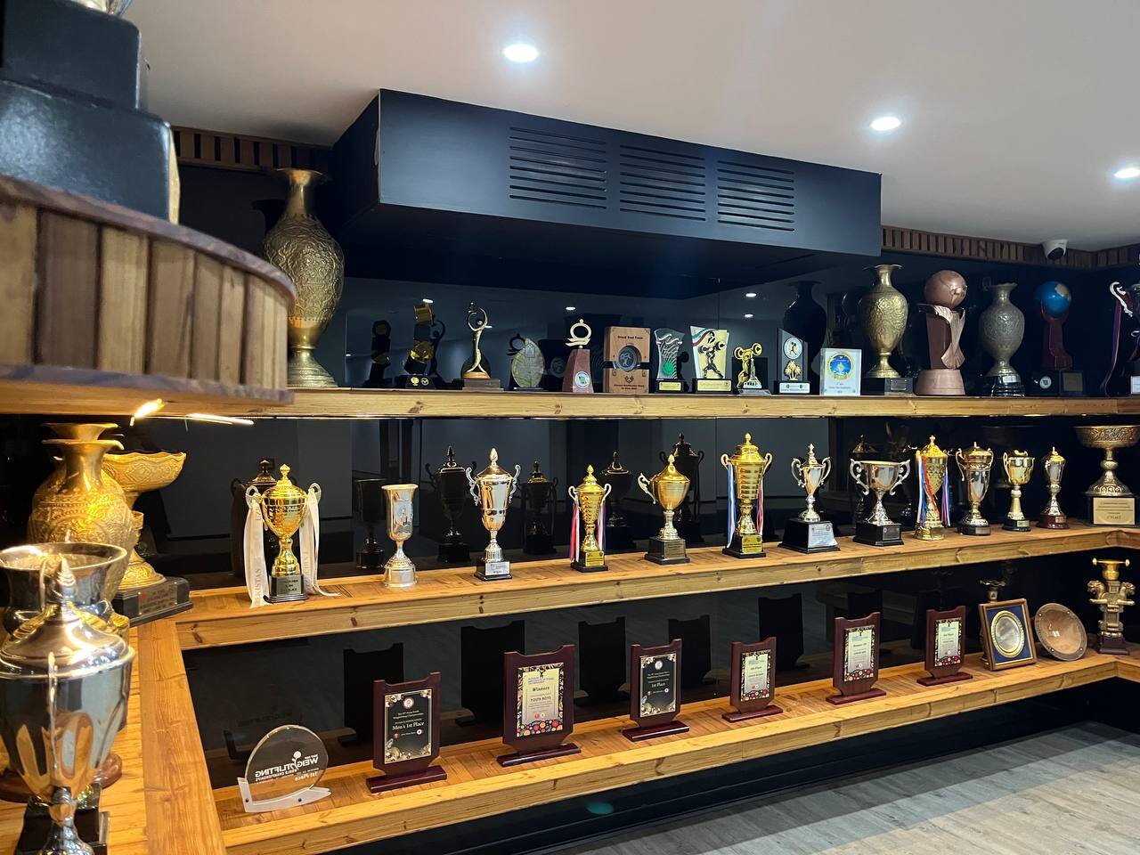 عکس | کیف کردن مجری تلویزیون از فدراسیون زیبای وزنهبرداری