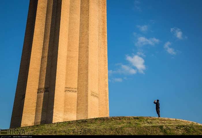 بلندترین برج آجری جهان تا کی باید میان داربستها باشد؟