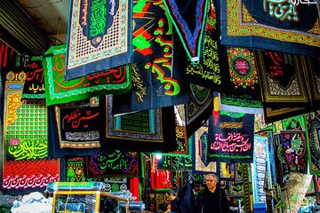 در این هیئت فقط به مباحث رهبر انقلاب و مضامین خانوادگی پرداخته می‌شود