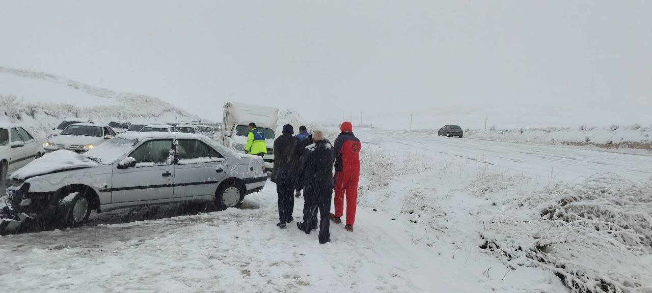 حوادث پرتعداد ترافیکی روز جمعه در آذربایجان‌غربی  / اورژانس و هلال‌احمر: خوش‌بختانه فوتی نداشتیم