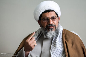 ماجرای قرآن شهید سلیمانی که دست نرجس سلیمانی است / مقام ارشد وزارت دفاع: در بین شخصیتهای کشور، حاج قاسم را میتوان دومین نفر در مطالعه کتاب دانست