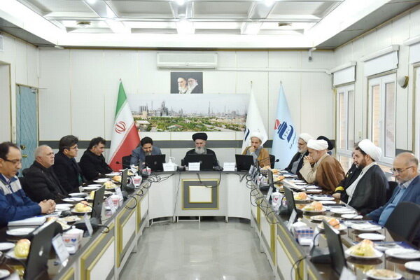 اجرای ۷۰ درصد پروژه پلیاتیلن سنگین پتروشیمی تبریز با دانش ایرانی / مدیریت جهادی و انقلابی اساس خودکفایی است