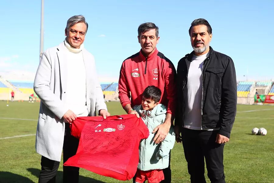 عکس | بازگشت عالیشاه با گارد مخصوص/اسطوره پرسپولیس مهمان تمرین سرخها شد